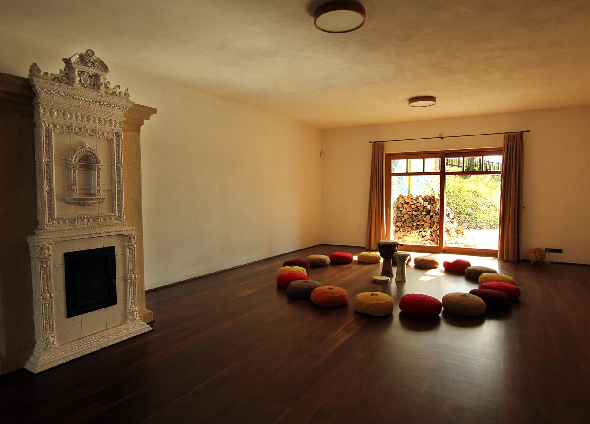 Uczestnicy podczas praktyki jogi powięziowej w Wiśle